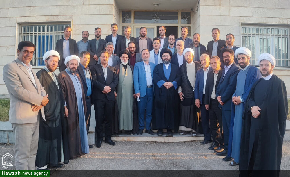 تصاویر /  دیدار نماینده ولی فقیه در استان زنجان با نخبگان، فعالان فرهنگی، اقتصادی و اجتماعی شهر گرماب
