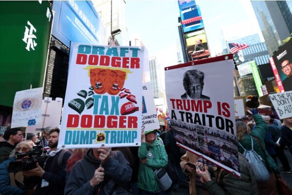 قیامِ امن کے جھوٹے دعویدار کی اپنے ہی ملک کوئی اوقات نہیں؛ امریکہ میں ٹرمپ کے خلاف شدید احتجاج