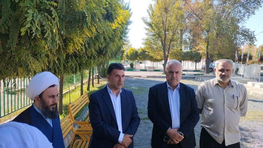 بازدید امام جمعه خوی از گلزار شهدای این شهرستان و تأکید بر بهبود وضعیت محوطه+ عکس بازدید امام جمعه خوی از گلزار شهدای این شهرستان و تأکید بر بهبود وضعیت محوطه+ عکس