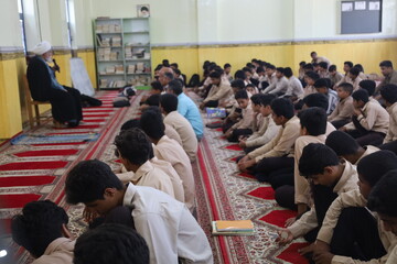 تصاویر/ حضور اعضای شورای حوزه علمیه استان هرمزگان در مدارس شهر سندرک