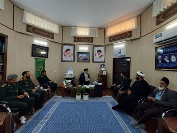 تصاویر/ دیدار فرمانده تیپ الغدیر استان با امام جمعه بافق