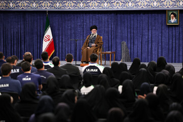 تصاویر/ دیدار قهرمانان و مدال‌آوران ورزشی و المپیادهای علمی جهانی با رهبر انقلاب