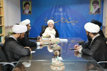 تصاویر/ نشست صمیمی آیت الله ناصری با مدیر و معاونین تهذیب و تبلیغ جدید حوزه علمیه استان یزد