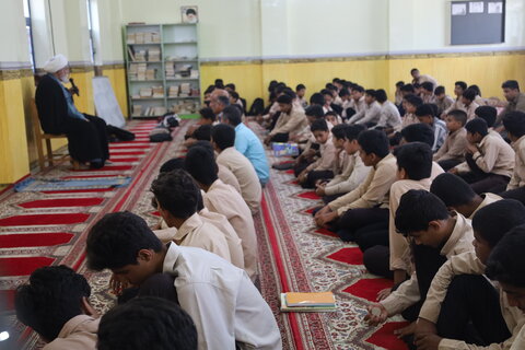 حضور اعضای شورای حوزه علمیه استان هرمزگان در مدارس شهر سندرک
