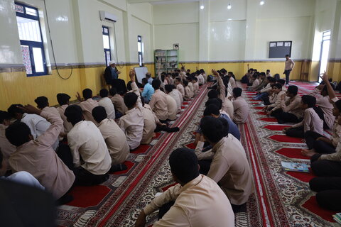 حضور اعضای شورای حوزه علمیه استان هرمزگان در مدارس شهر سندرک
