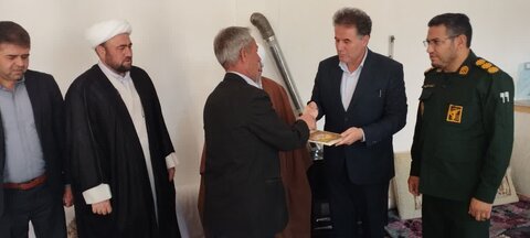 تصاویر/ دیدار و تجلیل امام جمعه چالدران از خانواده شهید و جانباز ۸ سال دفاع مقدس