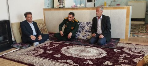 تصاویر/ دیدار و تجلیل امام جمعه چالدران از خانواده شهید و جانباز ۸ سال دفاع مقدس