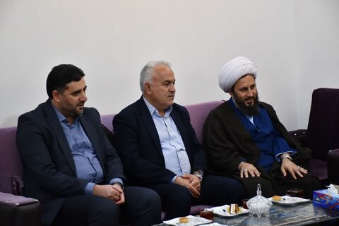 تصاویر/ دیدار امام جمعه شهرستان خوی با خانواده شهدا
