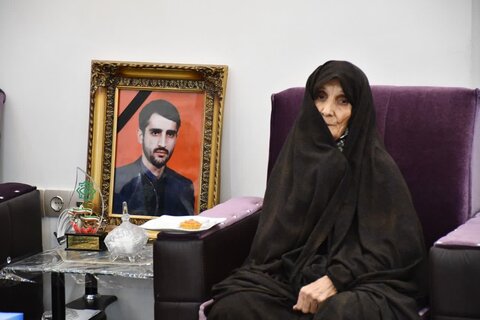 تصاویر/ دیدار امام جمعه شهرستان خوی با خانواده شهدا