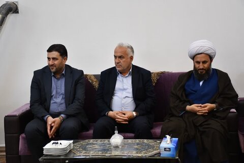 تصاویر/ دیدار امام جمعه شهرستان خوی با خانواده شهدا