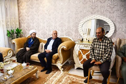 تصاویر/ دیدار امام جمعه شهرستان خوی با خانواده شهدا