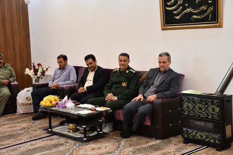 تصاویر/ دیدار امام جمعه شهرستان خوی با خانواده شهدا