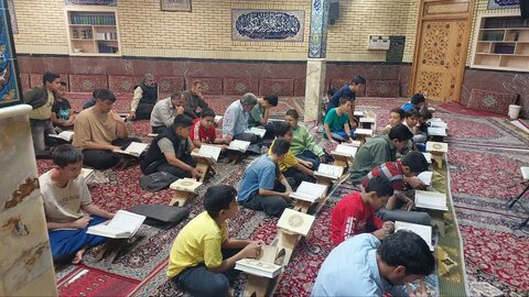 تصاویر/ مرحله مقدماتی سی و دومین دوره مسابقات قرآن و عترت(ع) بسیج تهران