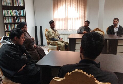 تصاویر/ کارگاه «طلبه تراز انقلاب» در مدرسه علمیه سفیران هدایت امام صادق (ع)