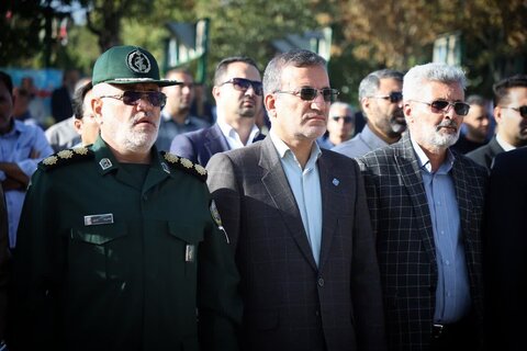 تصاویر/گلباران قبور مطهر شهدای اراک به مناسبت آغاز هفته فرهنگی اراک