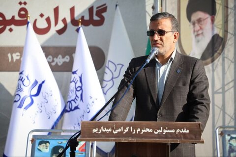 تصاویر/گلباران قبور مطهر شهدای اراک به مناسبت آغاز هفته فرهنگی اراک