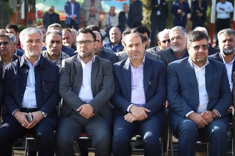 تصاویر/گلباران قبور مطهر شهدای اراک به مناسبت آغاز هفته فرهنگی اراک