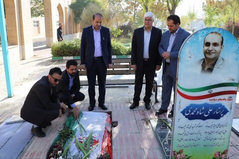 تصاویر/گلباران قبور مطهر شهدای اراک به مناسبت آغاز هفته فرهنگی اراک