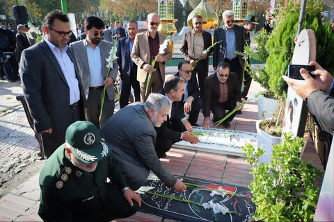 تصاویر/گلباران قبور مطهر شهدای اراک به مناسبت آغاز هفته فرهنگی اراک