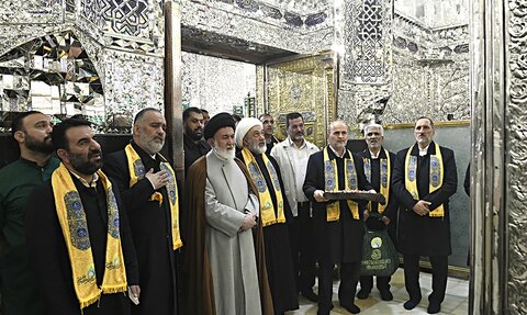 تصاویر/ مراسم تعویض گلدان‌های ضریح حضرت عبدالعظیم حسنی(ع)