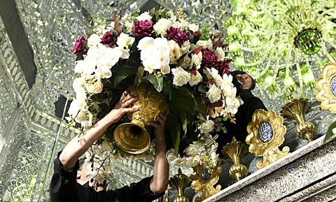 تصاویر/ مراسم تعویض گلدان‌های ضریح حضرت عبدالعظیم حسنی(ع)