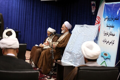 تصاویر/ رونمایی از منشور قرآن کریم به زبان فارسی