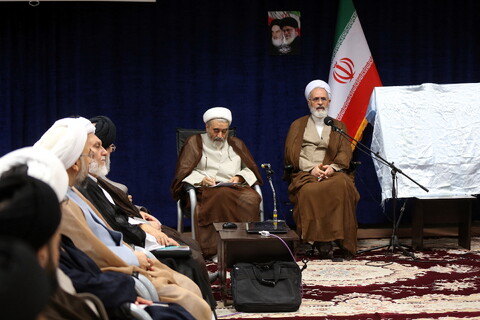 تصاویر/ رونمایی از منشور قرآن کریم به زبان فارسی