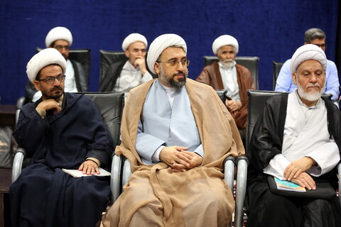 تصاویر/ رونمایی از منشور قرآن کریم به زبان فارسی