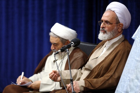 تصاویر/ رونمایی از منشور قرآن کریم به زبان فارسی