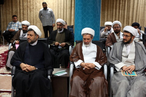 تصاویر/ رونمایی از منشور قرآن کریم به زبان فارسی