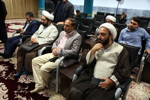 تصاویر/ رونمایی از منشور قرآن کریم به زبان فارسی