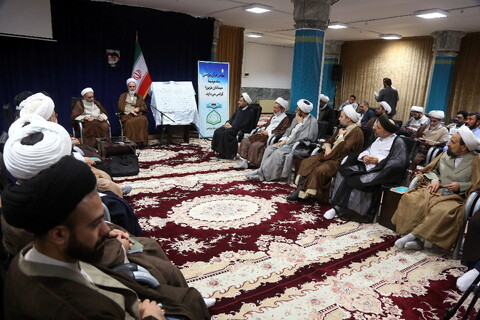 تصاویر/ رونمایی از منشور قرآن کریم به زبان فارسی