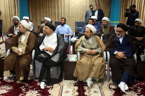 تصاویر/ رونمایی از منشور قرآن کریم به زبان فارسی