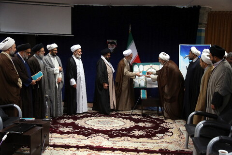 تصاویر/ رونمایی از منشور قرآن کریم به زبان فارسی