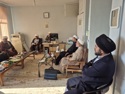 تصاویر/ بازدید مدیر و معاونان حوزه علمیه کاشان از مدرسه علمیه حضرت ولیعصر(عج) قمصر