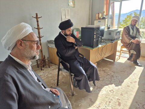 تصاویر/ بازدید مدیر و معاونان حوزه علمیه کاشان از مدرسه علمیه حضرت ولیعصر(عج) قمصر