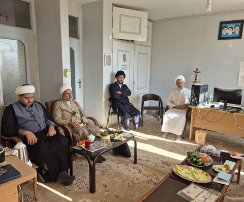 تصاویر/ بازدید مدیر و معاونان حوزه علمیه کاشان از مدرسه علمیه حضرت ولیعصر(عج) قمصر
