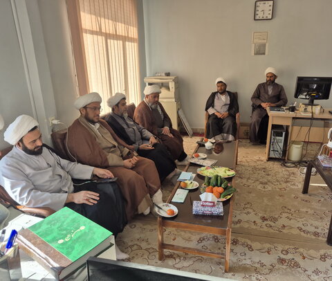 تصاویر/ بازدید مدیر و معاونان حوزه علمیه کاشان از مدرسه علمیه حضرت ولیعصر(عج) قمصر