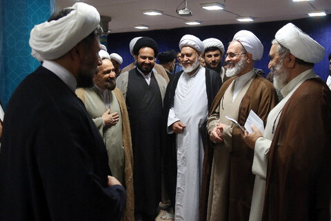 تصاویر/ رونمایی از منشور قرآن کریم به زبان فارسی