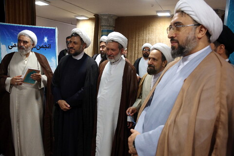 تصاویر/ رونمایی از منشور قرآن کریم به زبان فارسی