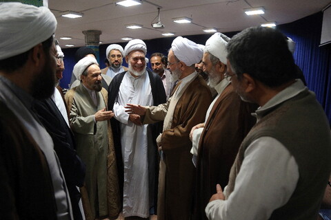 تصاویر/ رونمایی از منشور قرآن کریم به زبان فارسی