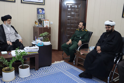 تصاویر/ دیدار فرمانده تیپ الغدیر استان با امام جمعه بافق