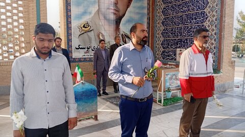 تصاویر/ گل‌افشانی قبور مطهر شهدا در شهر ماهان