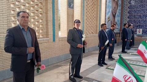 تصاویر/ گل‌افشانی قبور مطهر شهدا در شهر ماهان