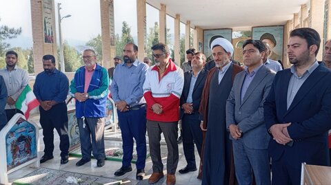 تصاویر/ گل‌افشانی قبور مطهر شهدا در شهر ماهان