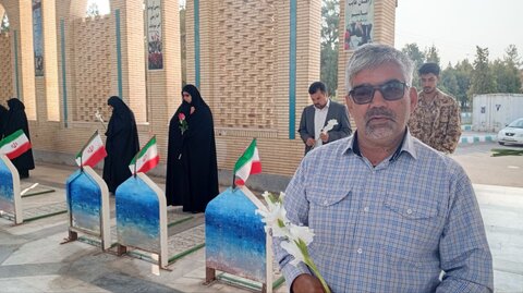 تصاویر/ گل‌افشانی قبور مطهر شهدا در شهر ماهان
