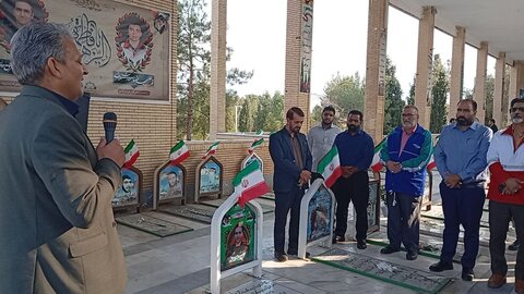 تصاویر/ گل‌افشانی قبور مطهر شهدا در شهر ماهان