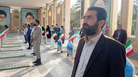 تصاویر/ گل‌افشانی قبور مطهر شهدا در شهر ماهان