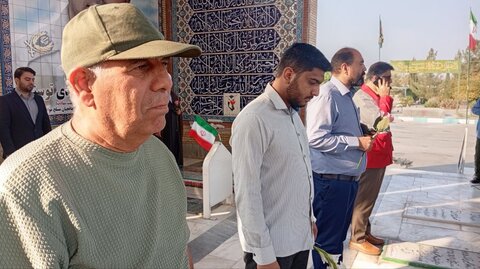 تصاویر/ گل‌افشانی قبور مطهر شهدا در شهر ماهان