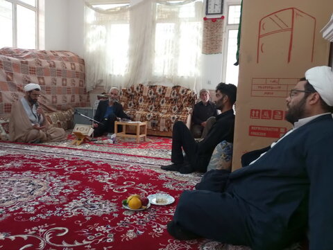 تصاویر/ دیدار کارکنان مدرسه علمیه امام موسی کاظم(ع) برزک با خانواده مرحوم حجت‌الاسلام عباسی